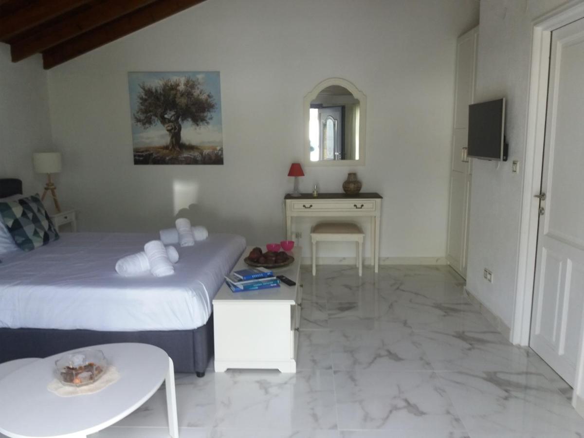 Villa Tellina Skiathos Town Exterior photo