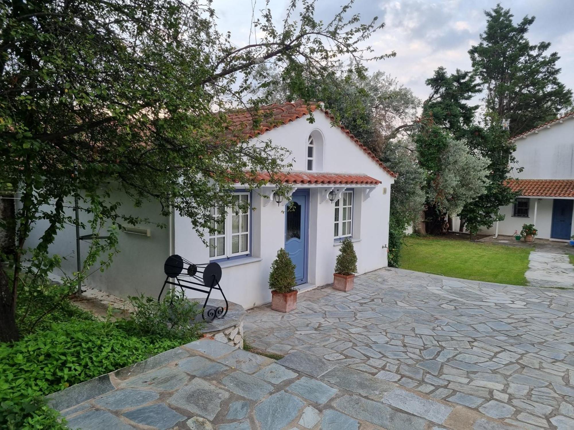 Villa Tellina Skiathos Town Exterior photo